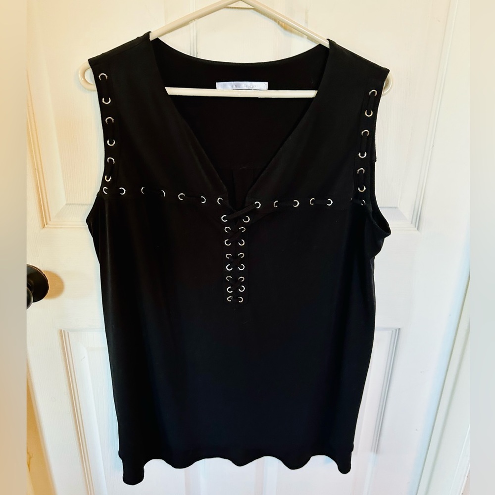 🖤🔥3 for $30🔥Black Nygard Sleeveless Tunic with V-Neck🖤